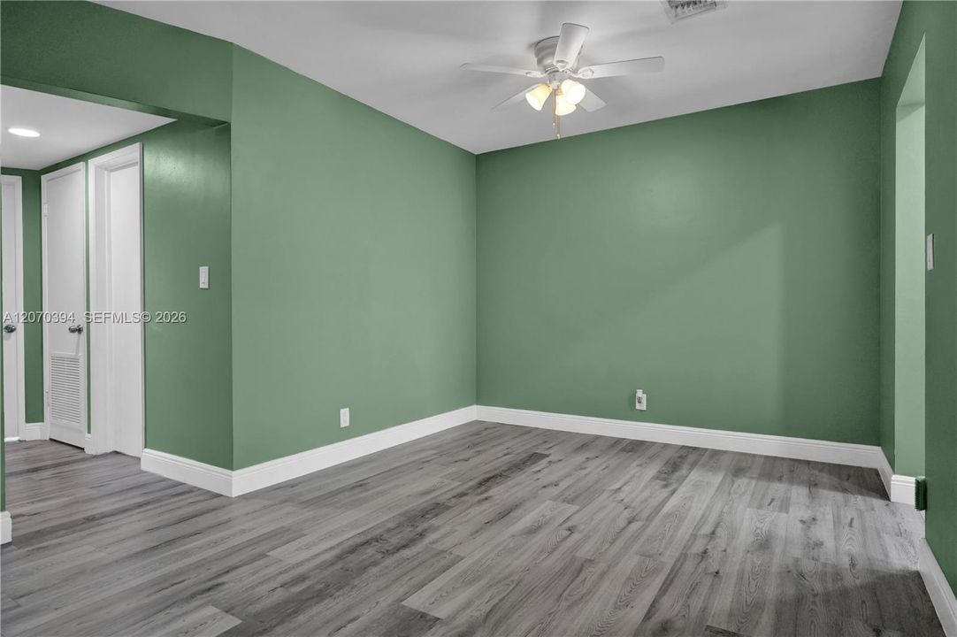 For Sale: $248,900 (2 beds, 2 baths, 1000 Square Feet)