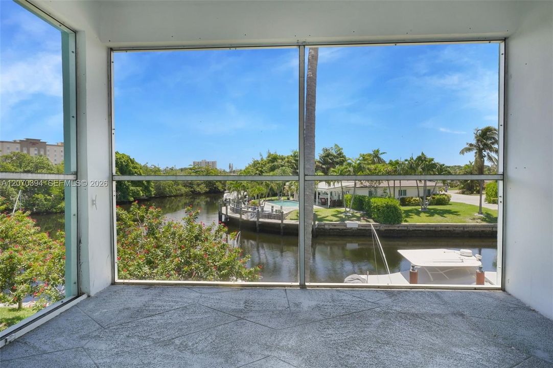 For Sale: $248,900 (2 beds, 2 baths, 1000 Square Feet)