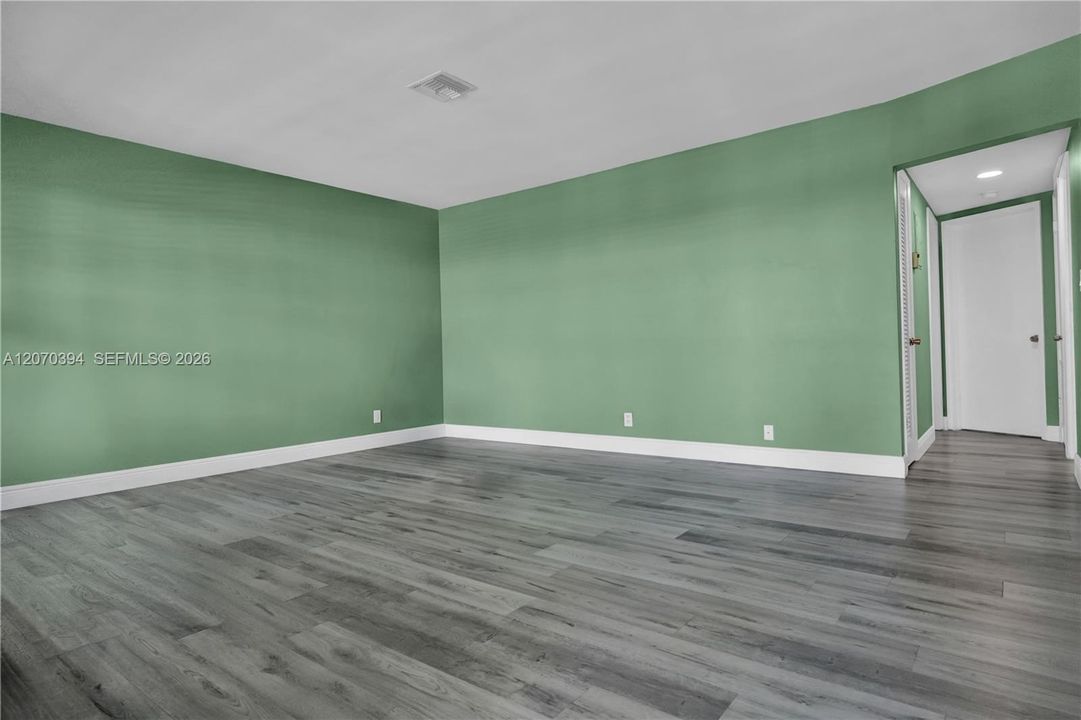 For Sale: $248,900 (2 beds, 2 baths, 1000 Square Feet)