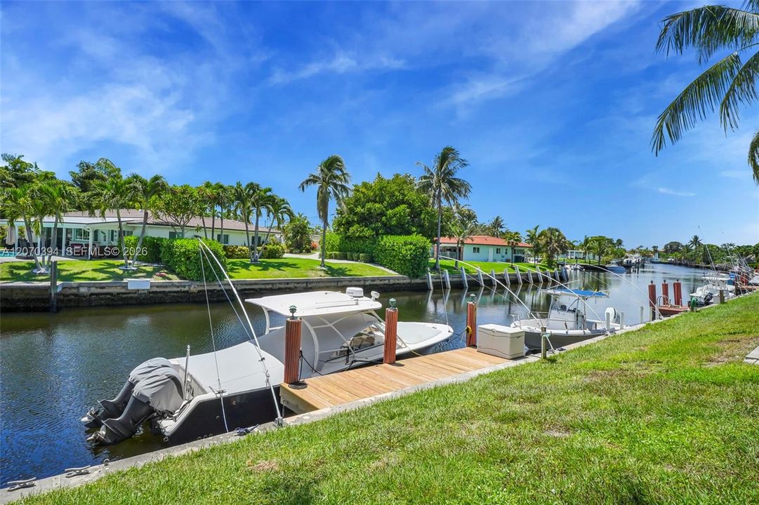 For Sale: $248,900 (2 beds, 2 baths, 1000 Square Feet)