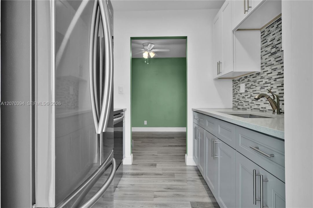 For Sale: $248,900 (2 beds, 2 baths, 1000 Square Feet)