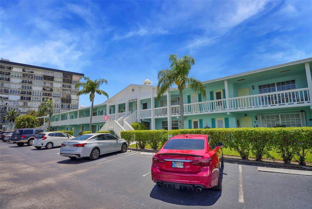 For Sale: $248,900 (2 beds, 2 baths, 1000 Square Feet)