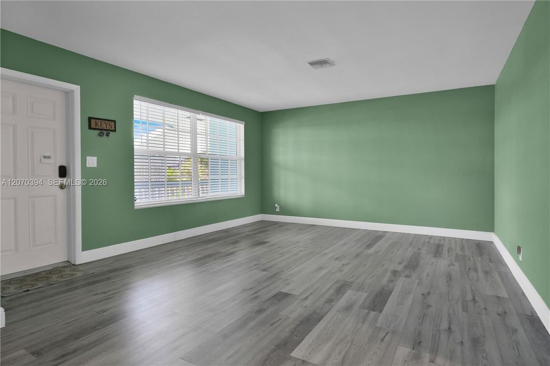 For Sale: $248,900 (2 beds, 2 baths, 1000 Square Feet)