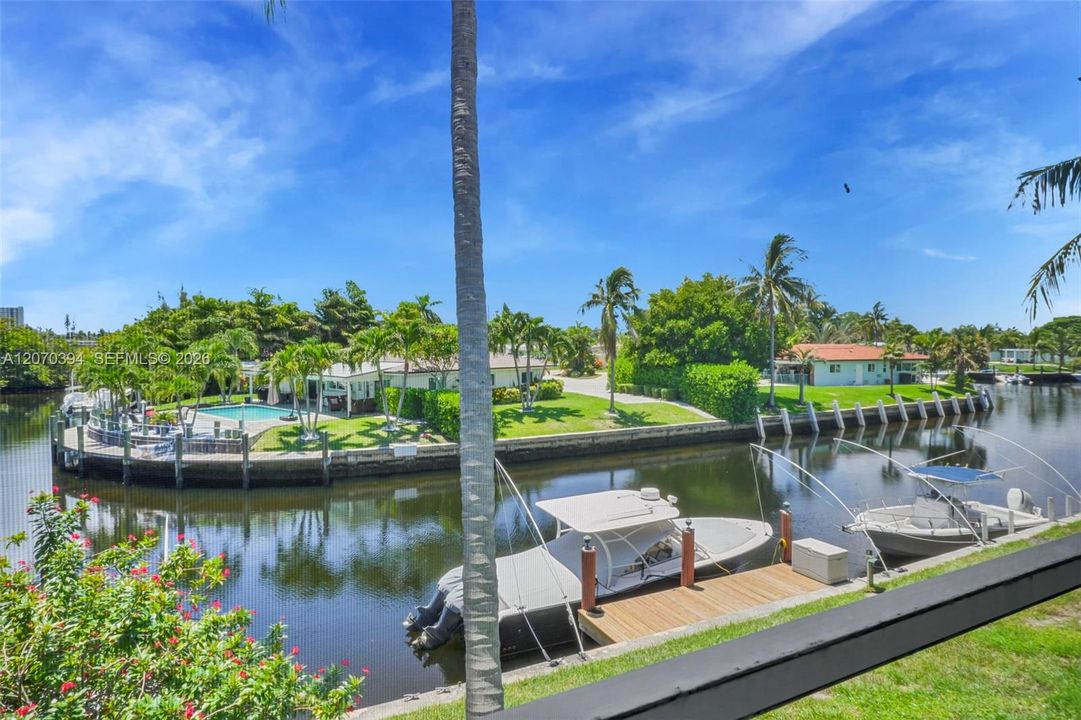 For Sale: $248,900 (2 beds, 2 baths, 1000 Square Feet)