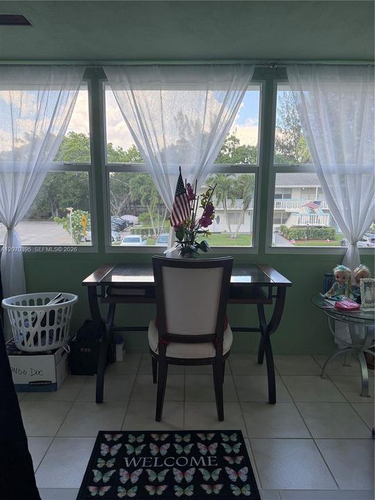 For Rent: $2,700 (1 beds, 1 baths, 703 Square Feet)
