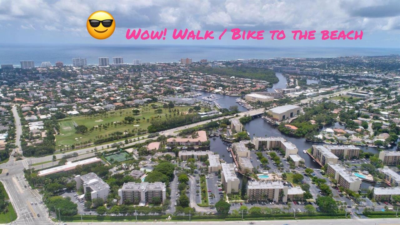 Overview to beach with caption