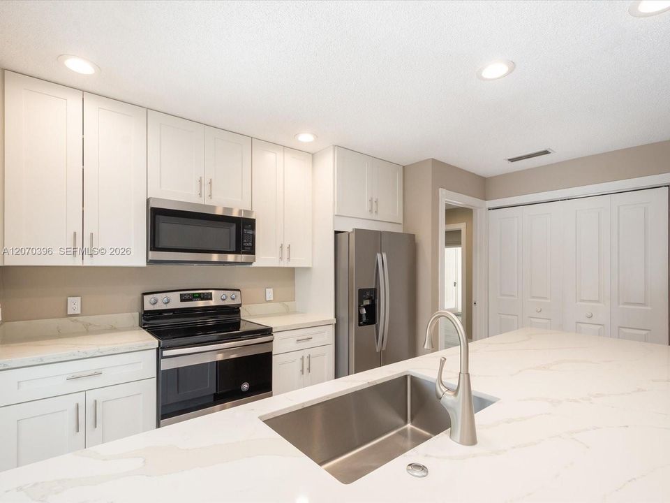 For Sale: $425,000 (2 beds, 2 baths, 1152 Square Feet)