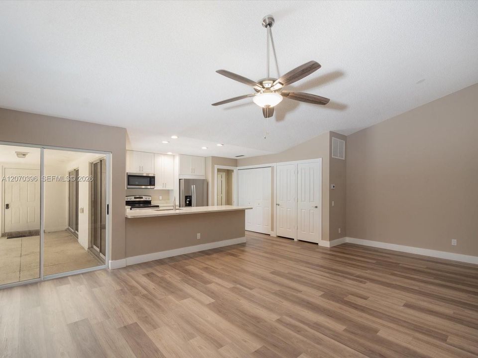 For Sale: $425,000 (2 beds, 2 baths, 1152 Square Feet)