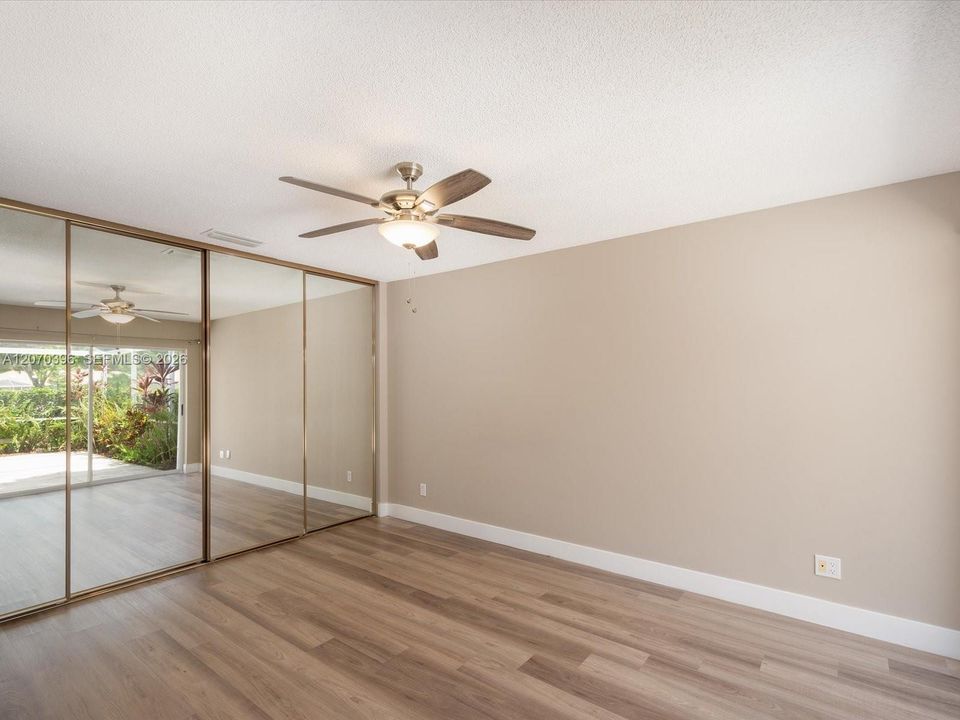 For Sale: $425,000 (2 beds, 2 baths, 1152 Square Feet)