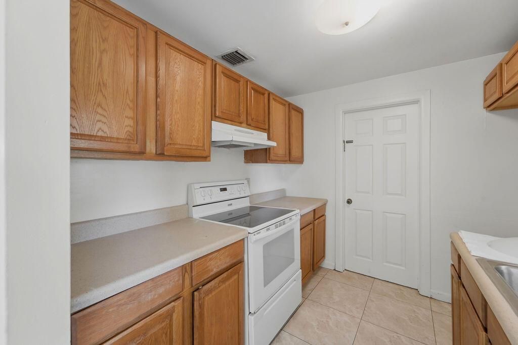 1500_West_13th_Street_Riviera_Beach_005