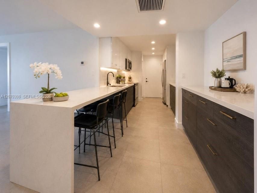For Rent: $4,800 (2 beds, 2 baths, 1050 Square Feet)