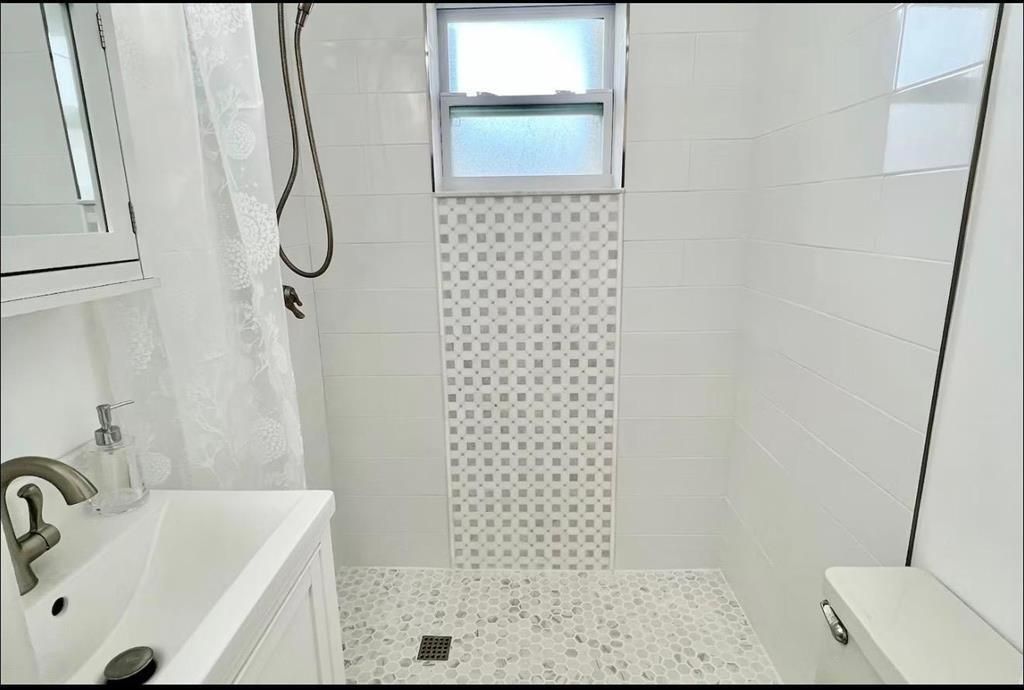 3312 Unit 1 Bath