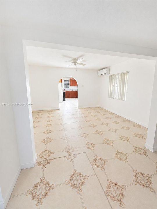 For Sale: $369,900 (3 beds, 1 baths, 1039 Square Feet)