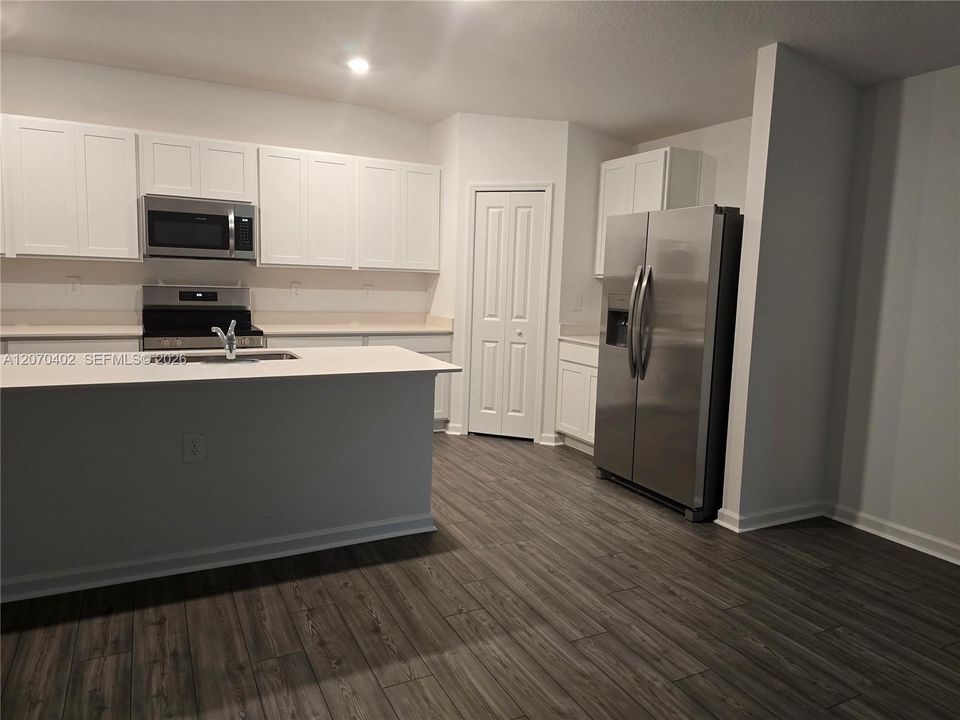 В аренду: $2,400 (4 спален, 3 ванн, 2172 Квадратных фут)