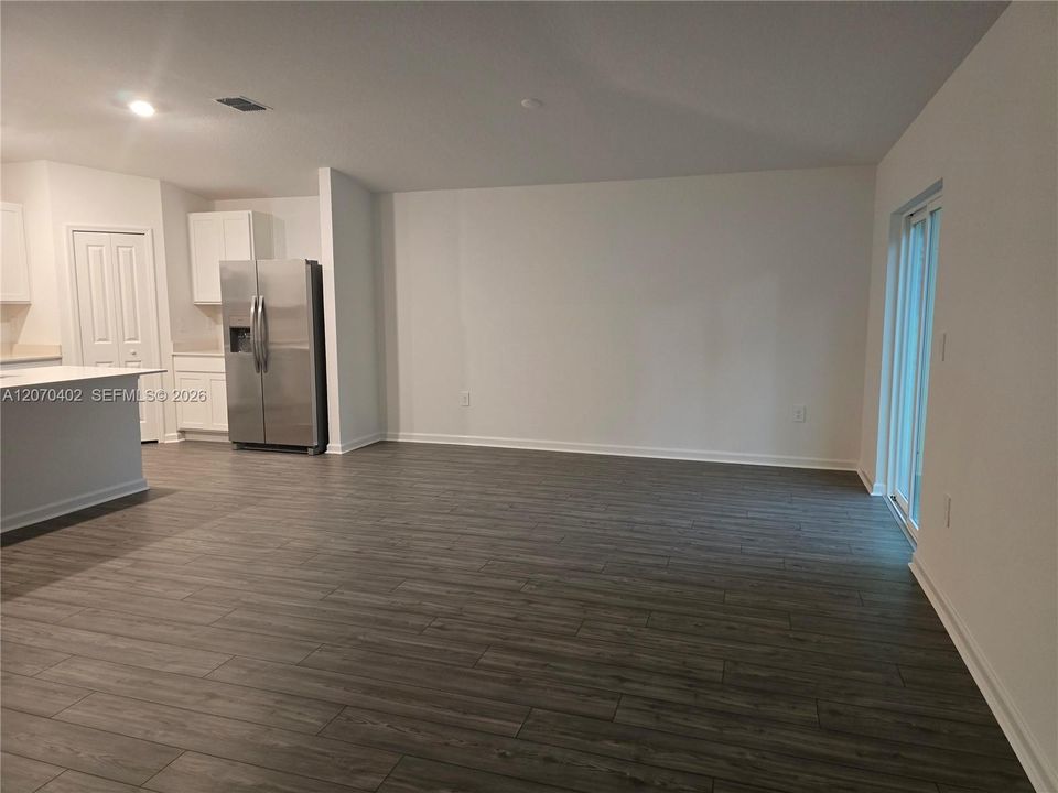 В аренду: $2,400 (4 спален, 3 ванн, 2172 Квадратных фут)