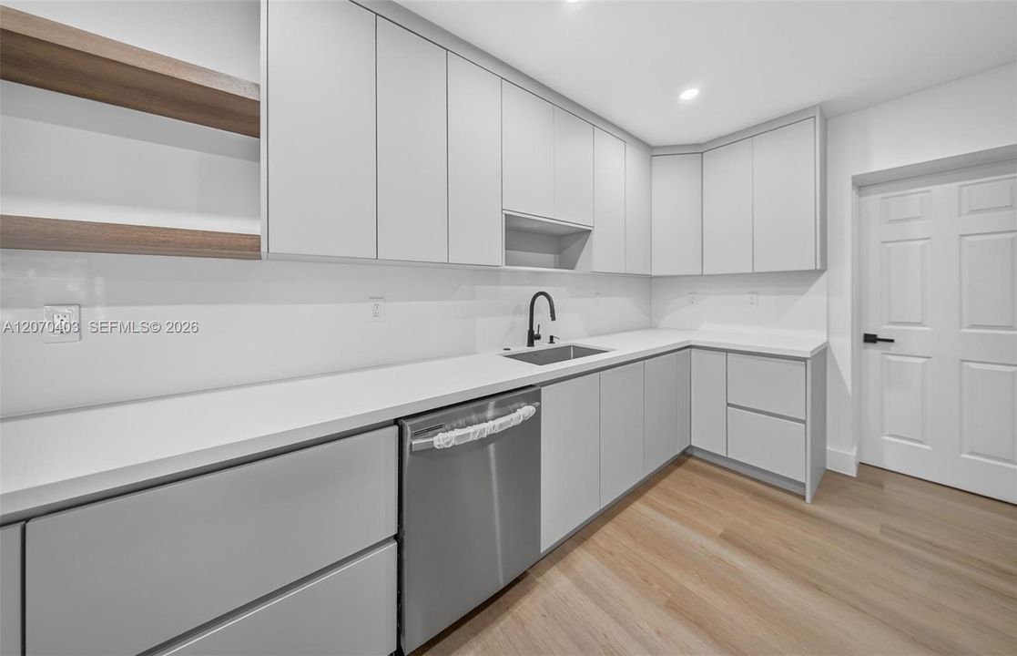For Sale: $679,000 (4 beds, 2 baths, 1712 Square Feet)