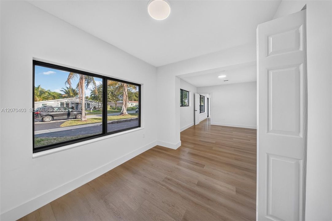 For Sale: $679,000 (4 beds, 2 baths, 1712 Square Feet)