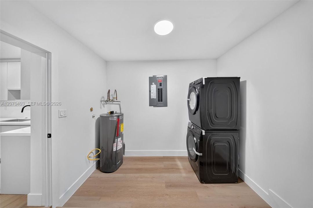 For Sale: $679,000 (4 beds, 2 baths, 1712 Square Feet)