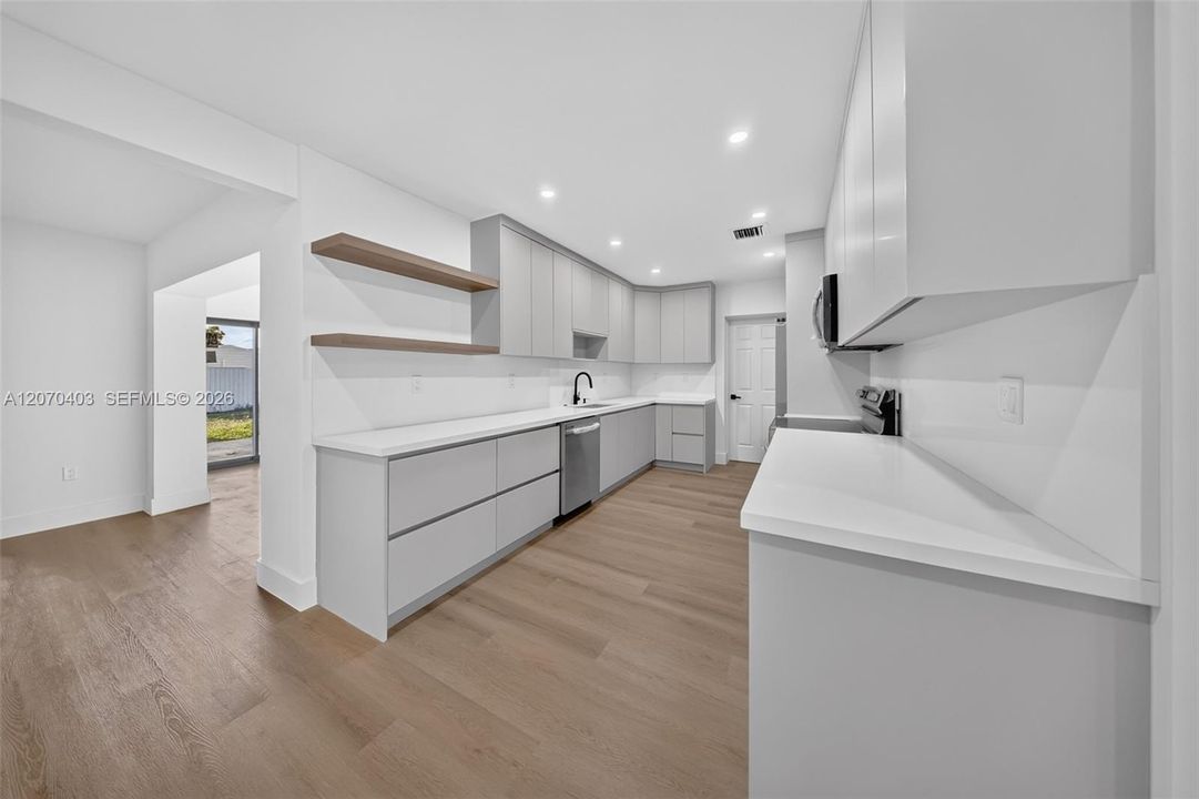 For Sale: $679,000 (4 beds, 2 baths, 1712 Square Feet)