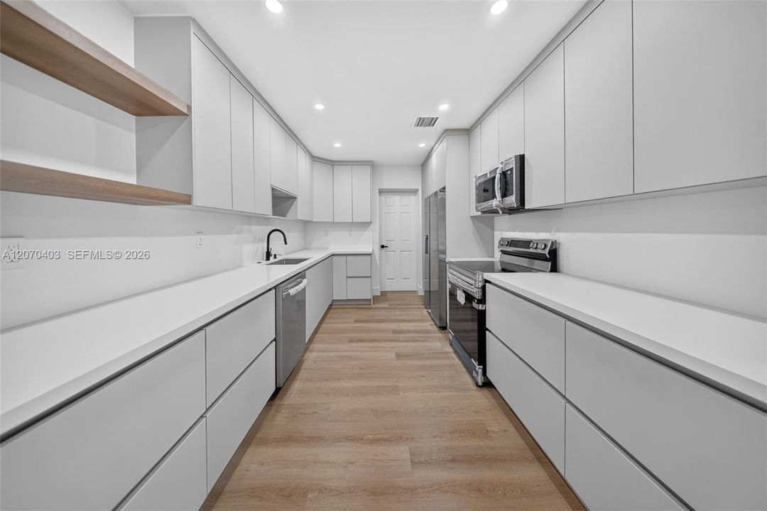 For Sale: $679,000 (4 beds, 2 baths, 1712 Square Feet)