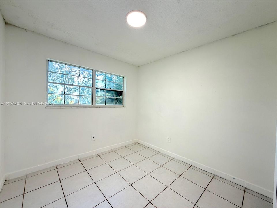 For Rent: $3,950 (4 beds, 2 baths, 1218 Square Feet)