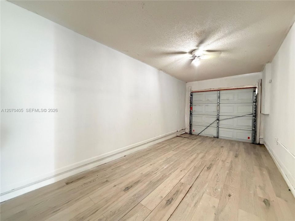 For Rent: $3,950 (4 beds, 2 baths, 1218 Square Feet)