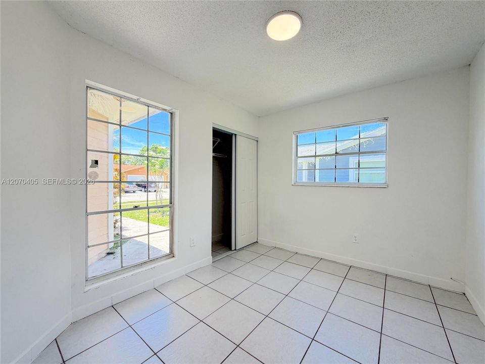For Rent: $3,950 (4 beds, 2 baths, 1218 Square Feet)
