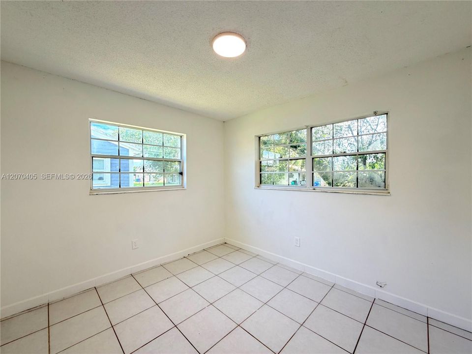 For Rent: $3,950 (4 beds, 2 baths, 1218 Square Feet)