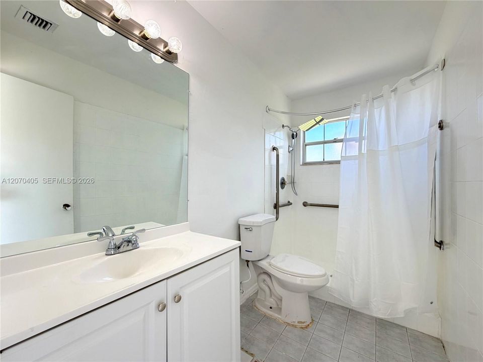 For Rent: $3,950 (4 beds, 2 baths, 1218 Square Feet)