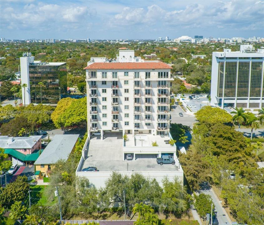 For Sale: $480,000 (2 beds, 2 baths, 930 Square Feet)