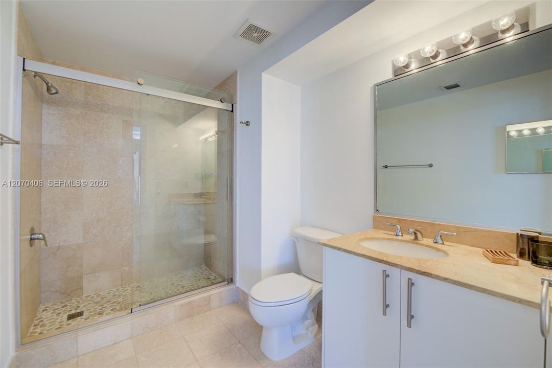 For Sale: $480,000 (2 beds, 2 baths, 930 Square Feet)