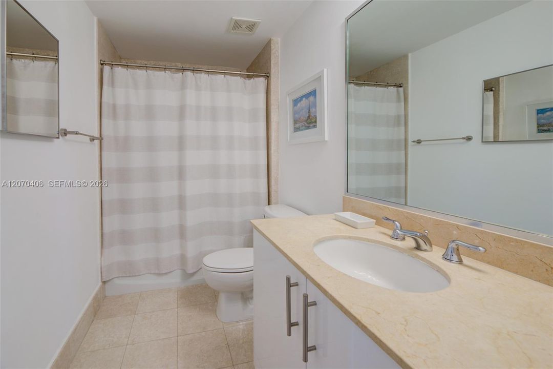 For Sale: $480,000 (2 beds, 2 baths, 930 Square Feet)