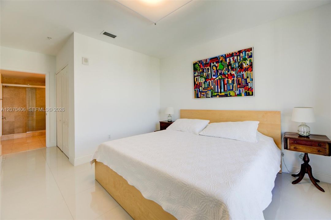 For Sale: $480,000 (2 beds, 2 baths, 930 Square Feet)