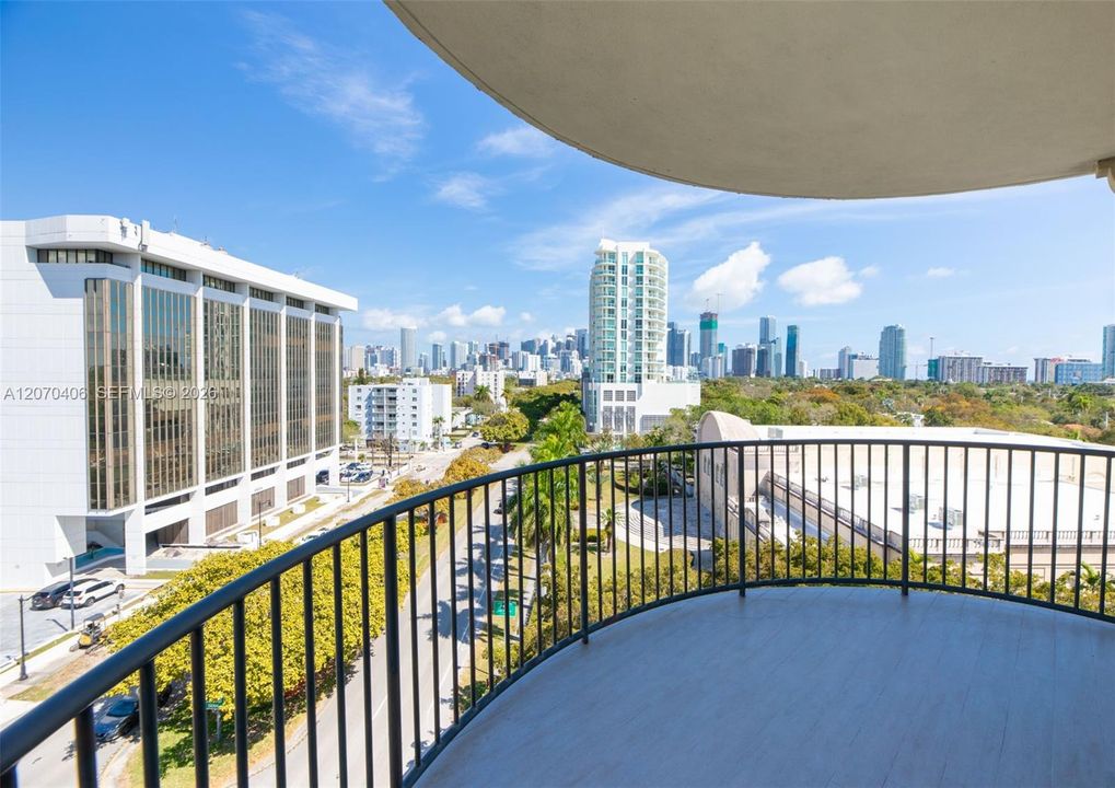 For Sale: $480,000 (2 beds, 2 baths, 930 Square Feet)