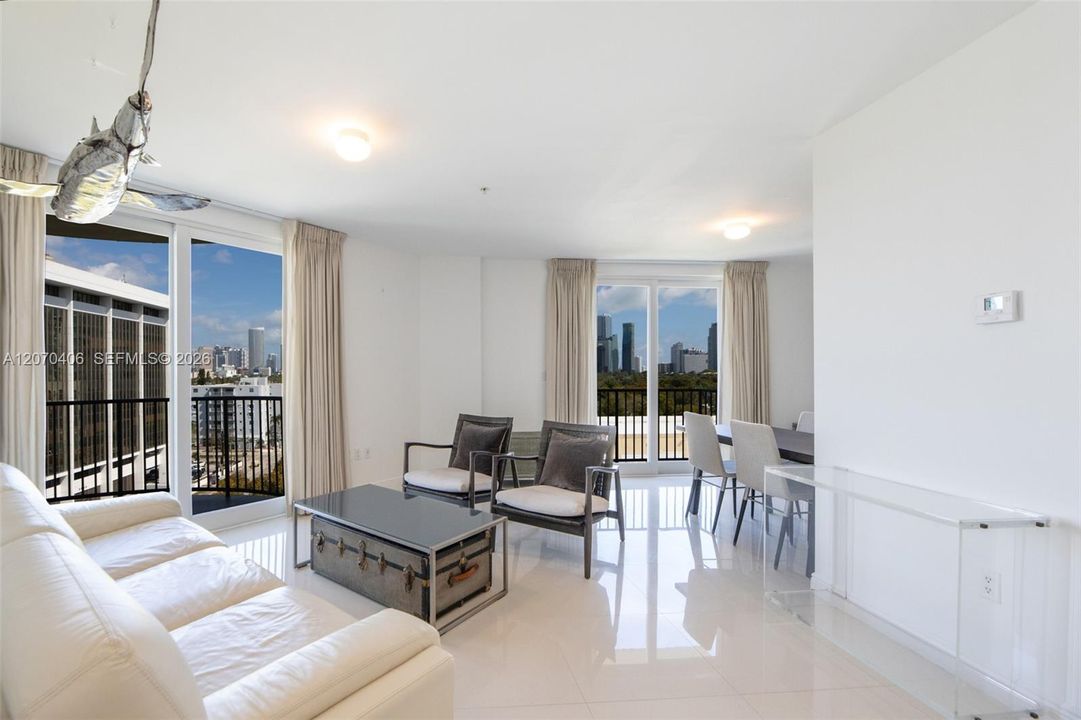 For Sale: $480,000 (2 beds, 2 baths, 930 Square Feet)