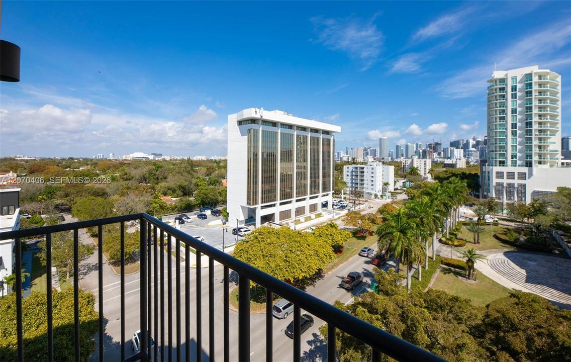 For Sale: $480,000 (2 beds, 2 baths, 930 Square Feet)