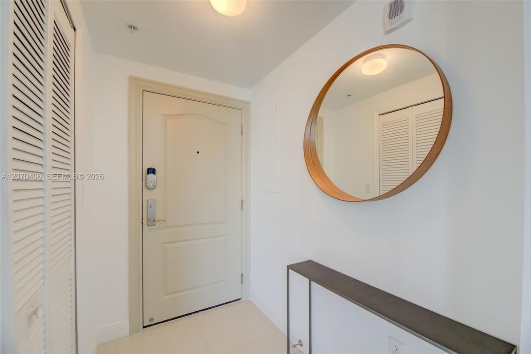 For Sale: $480,000 (2 beds, 2 baths, 930 Square Feet)