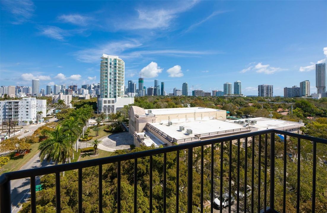 For Sale: $480,000 (2 beds, 2 baths, 930 Square Feet)