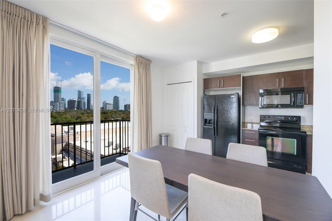 For Sale: $480,000 (2 beds, 2 baths, 930 Square Feet)