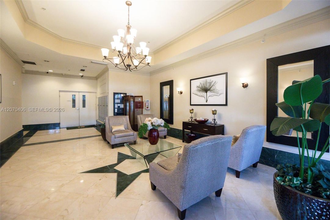 For Sale: $480,000 (2 beds, 2 baths, 930 Square Feet)