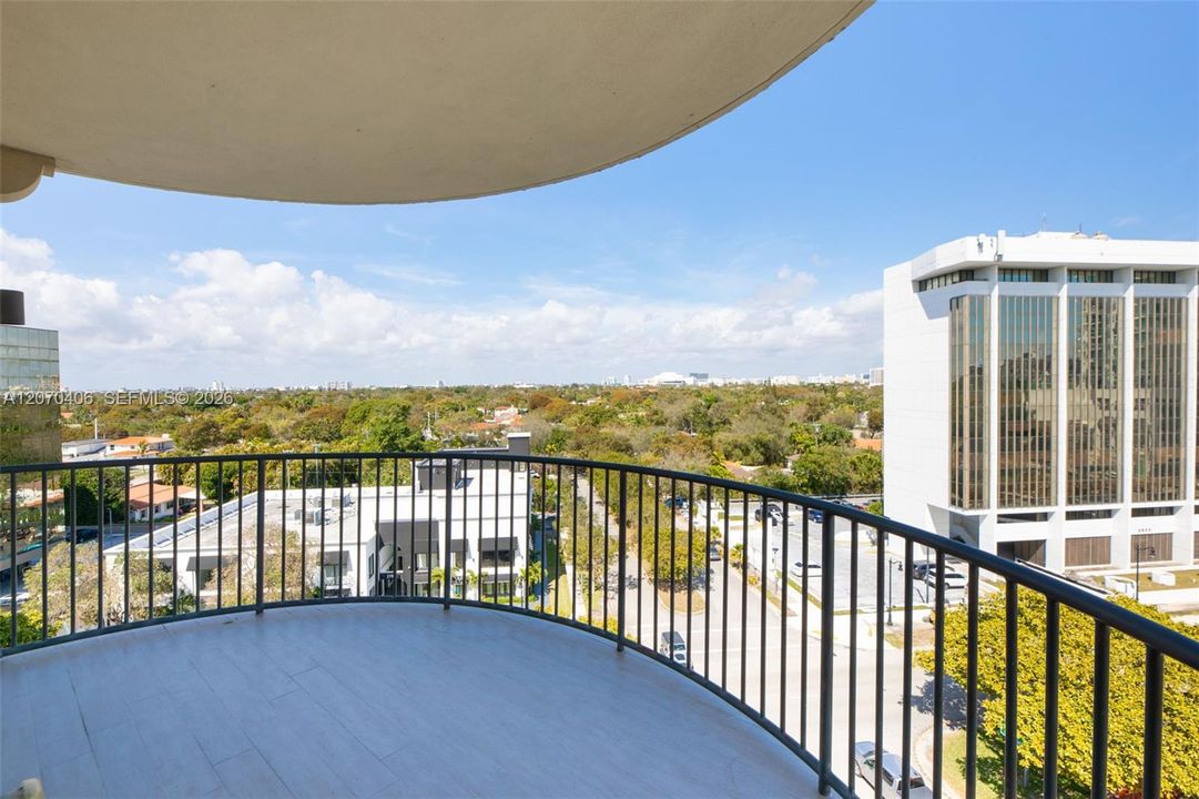 For Sale: $480,000 (2 beds, 2 baths, 930 Square Feet)