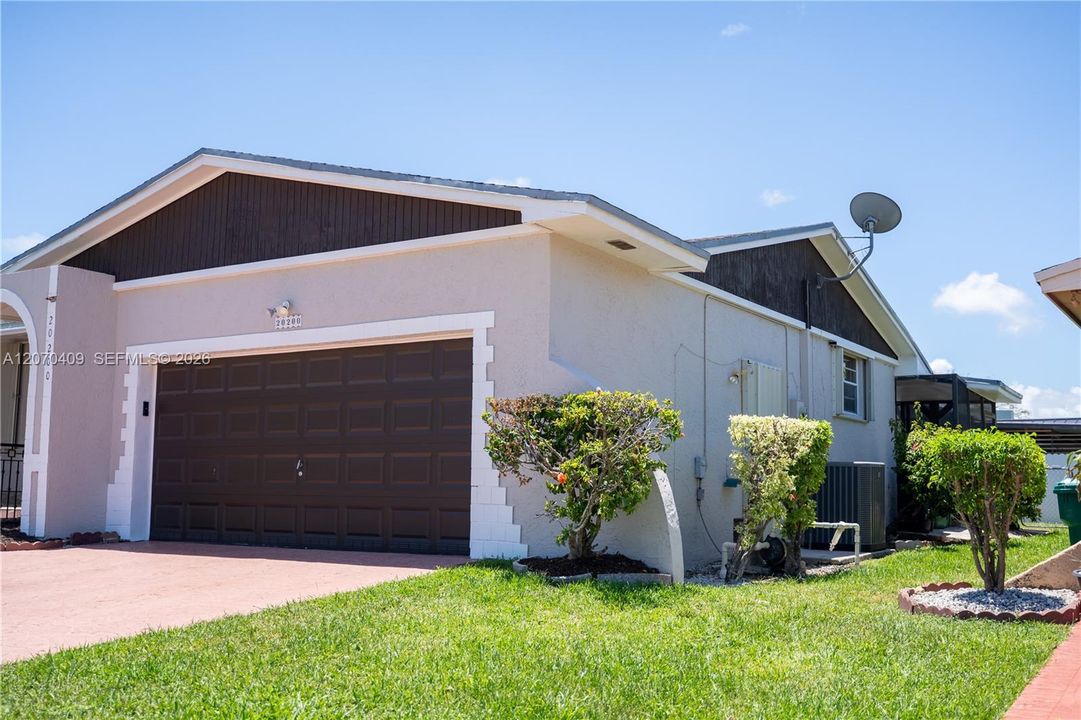 For Sale: $665,000 (4 beds, 2 baths, 2203 Square Feet)
