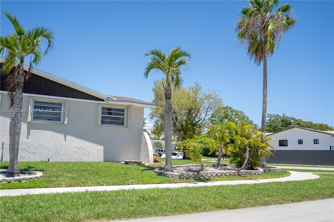 For Sale: $665,000 (4 beds, 2 baths, 2203 Square Feet)