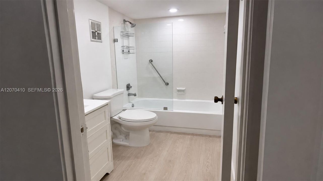 На продажу: $179,900 (2 спален, 2 ванн, 952 Квадратных фут)