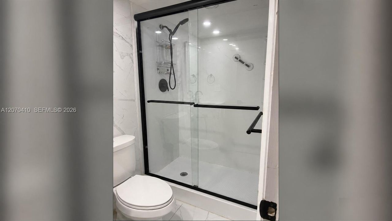 На продажу: $179,900 (2 спален, 2 ванн, 952 Квадратных фут)