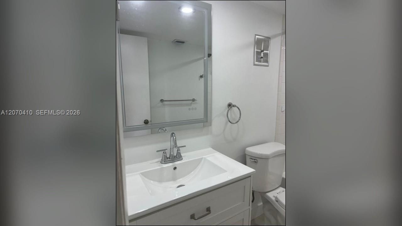 На продажу: $179,900 (2 спален, 2 ванн, 952 Квадратных фут)