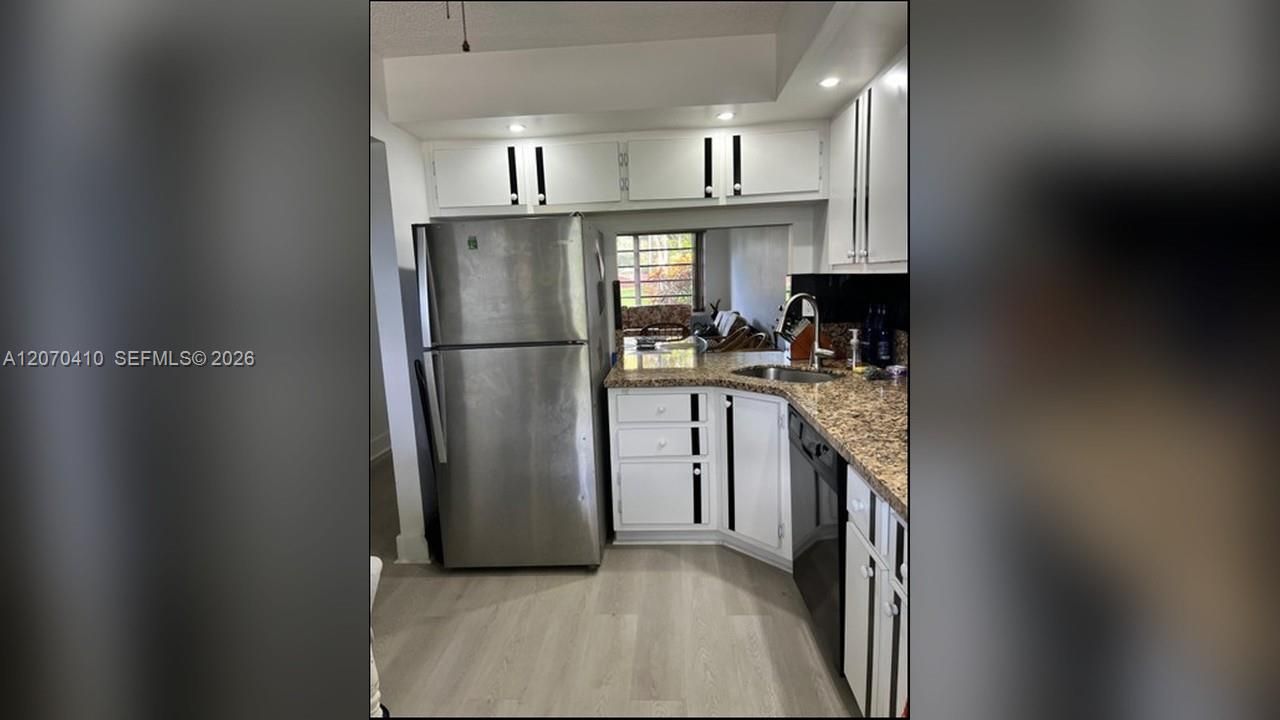 На продажу: $179,900 (2 спален, 2 ванн, 952 Квадратных фут)