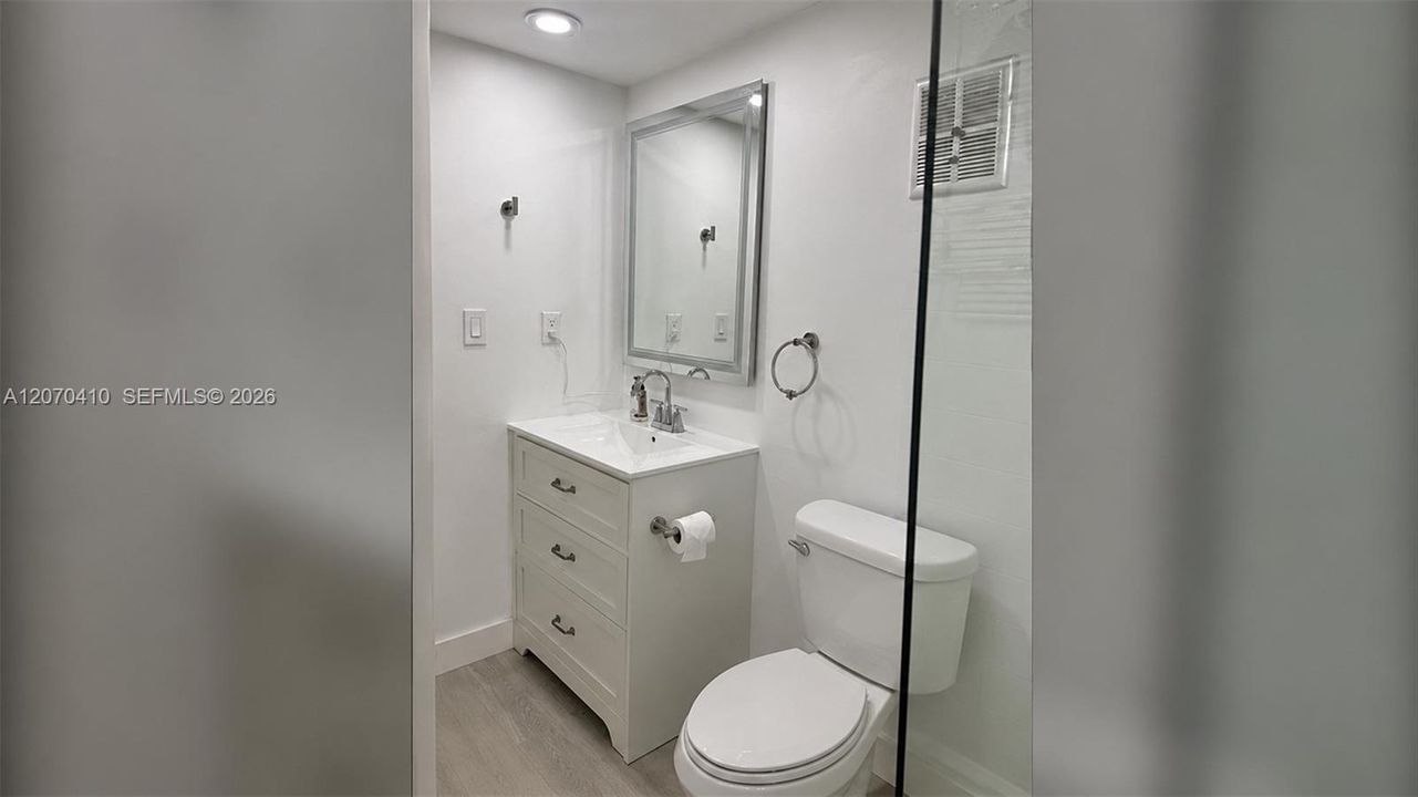 На продажу: $179,900 (2 спален, 2 ванн, 952 Квадратных фут)