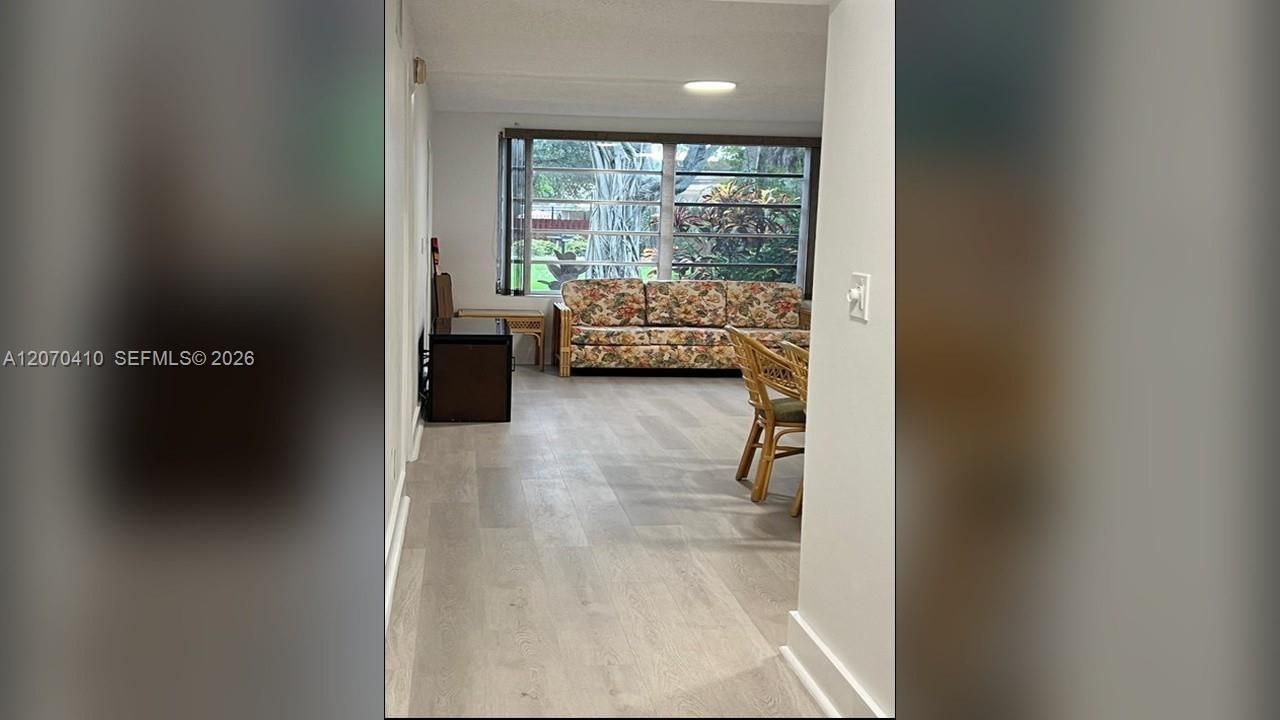 На продажу: $179,900 (2 спален, 2 ванн, 952 Квадратных фут)