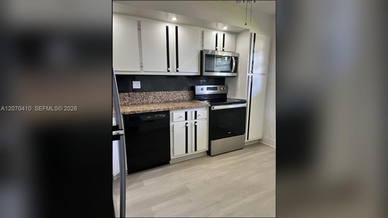 На продажу: $179,900 (2 спален, 2 ванн, 952 Квадратных фут)